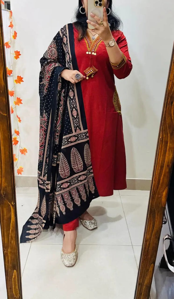 Jaipur Bandhej Red Kurta Set With Black Printed Dupatta – Elegant Ethnic Wear